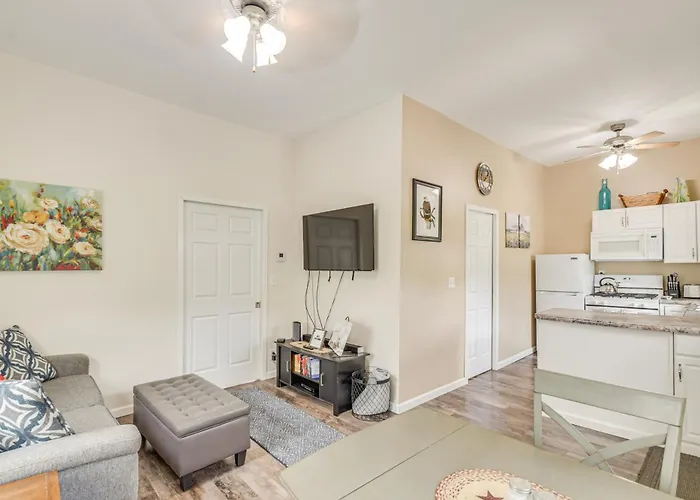 Mississippi River Retreat W/ Views: Walk To Water * Port Byron